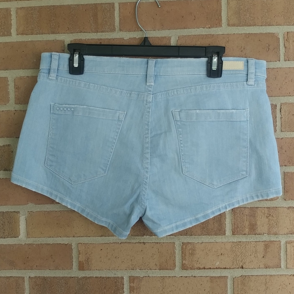 Blank NYC | NWT Little Queenie Semi-Fit Shorts - Picture 2 of 3